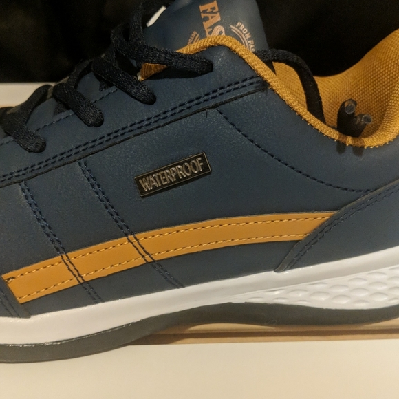 New Fashion Sneakers - Picture 5 of 7